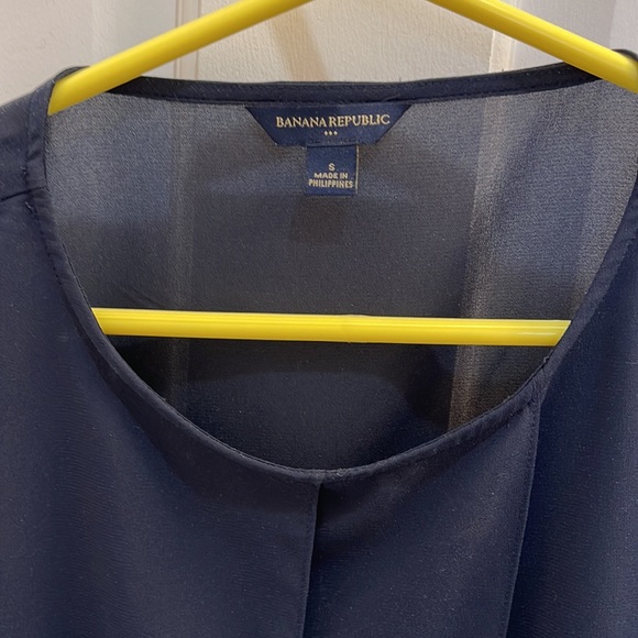 Classic Navy Sleeveless Blouse! - Picture 2 of 2